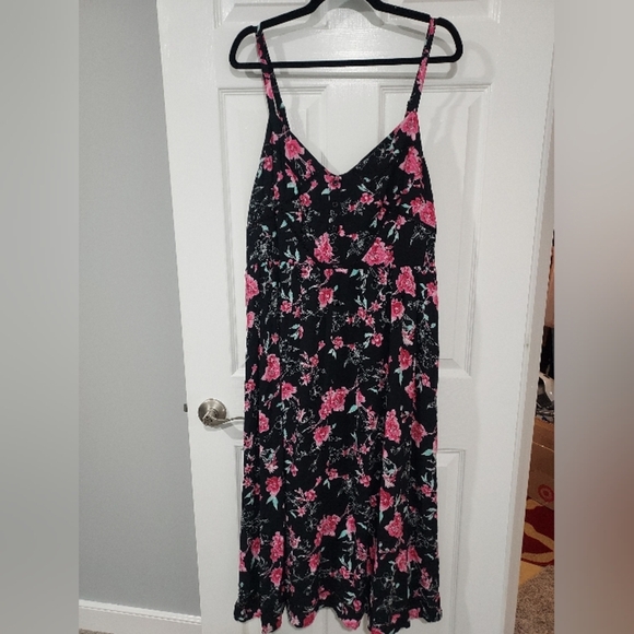 Torrid Black Floral Challis Midi Dress in Size 2 - 18/20 - Picture 2 of 16